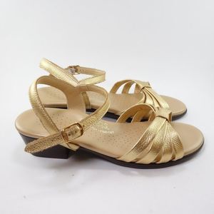 SAS Strippy Womens Sz 7.5 Wide C Quarter Strap Heeled Sandal Gold Buckle Strappy